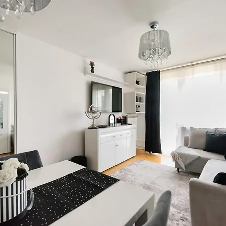Wola Okopowa Luxury By Bookinghost 바르샤바
